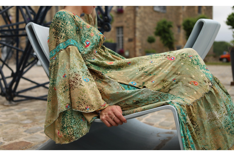 Robe bohème fantastique et fait main disponible en plusieurs couleurs